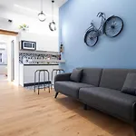 Elite House Parking Free Small Car