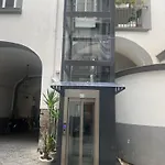 Elite House Parking Free Small Car